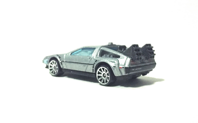 Illustration for article titled A DeLorean time machine...